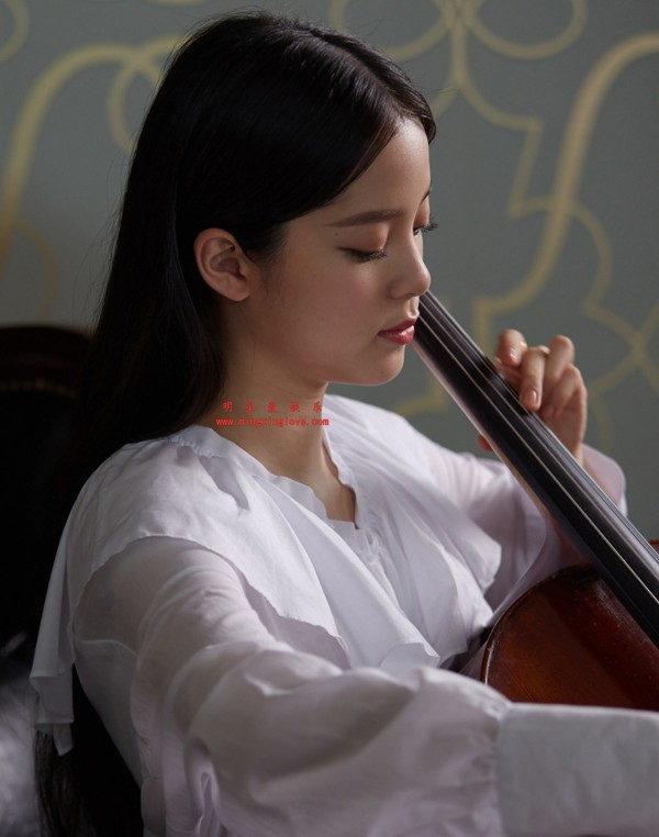 欧阳娜娜写真拍摄花絮照片，多种造型，高清4K分辨率原图无修生图下载（至尊）