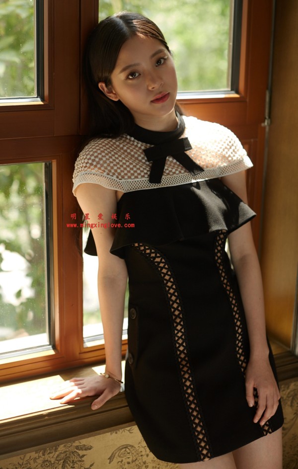 欧阳娜娜写真拍摄花絮照片，多种造型，高清4K分辨率原图无修生图下载（至尊）