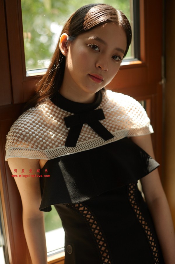 欧阳娜娜写真拍摄花絮照片，多种造型，高清4K分辨率原图无修生图下载（至尊）