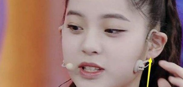 21岁没打耳洞，问到原因，欧阳娜娜回应：爸爸嫌丑，一辈子不准打