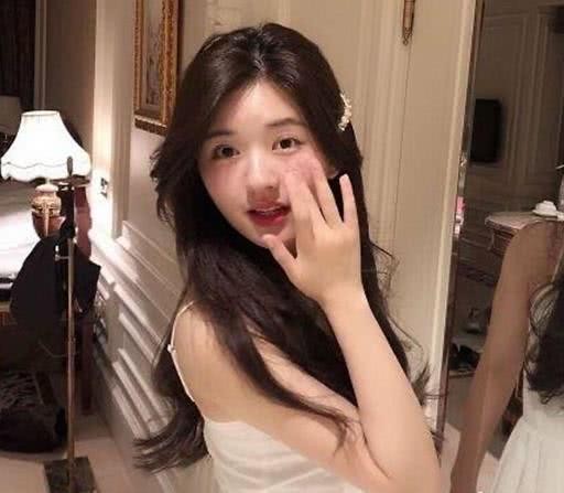 赵露思离开了十级美颜滤镜后，真实颜值一目了然