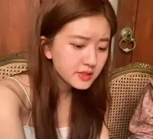 赵露思离开了十级美颜滤镜后，真实颜值一目了然