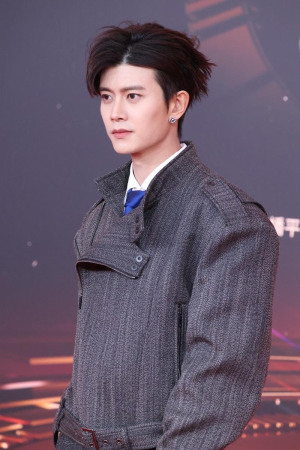 全能偶像任嘉伦，演技、颜值与才华并存的演艺之路
