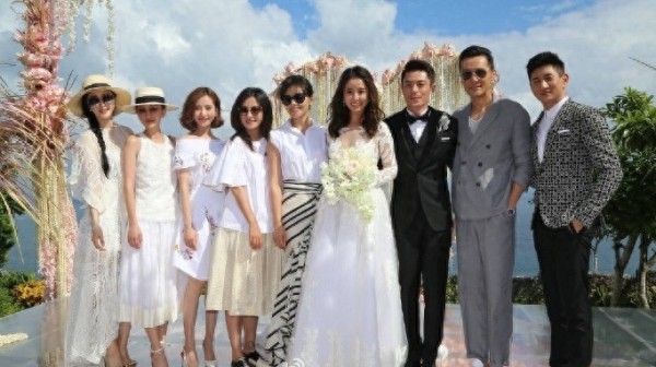 娱乐圈明星的婚礼阵容，嘉宾伴郎伴娘都是娱乐圈的男神女神级别
