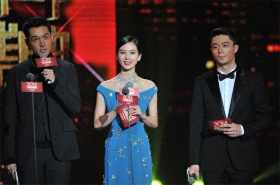娱乐圈明星的婚礼阵容，嘉宾伴郎伴娘都是娱乐圈的男神女神级别