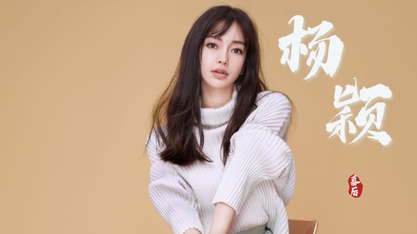Angelababy日本看展惊艳亮相，偶遇网友：大美女回归，影视新作引人期待