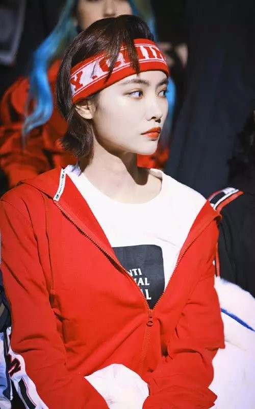 走红韩国，入选全球最美100面孔，SNH48许佳琪被时尚大牌哄抢靠什么？
