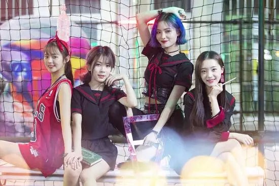 走红韩国，入选全球最美100面孔，SNH48许佳琪被时尚大牌哄抢靠什么？