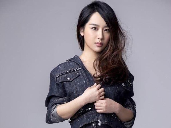 明星们成名前样子：胡歌稚嫩惹人爱，李易峰一直帅，而她变化最大