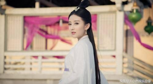 21岁出道却早在7年前走红，被称为全能艺人，如今演戏主持皆精通
