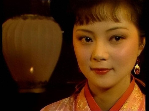 贵族花园里办乡土流水席！薛宝钗自作聪明办螃蟹宴，却犯四大错误