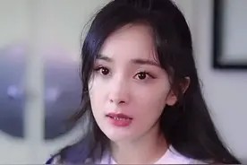 杨幂又因一句话惹争议,怼粉丝胖遭骂搞身材焦虑,被嘲雌竞第一人图片