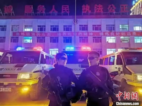 图为水明星和卫亚新。受访者供图