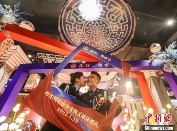 图为婚礼现场的水明星和卫亚新。吕昊俊 摄