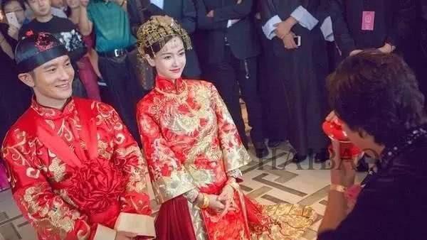 女明星结婚敬酒服比拼，刘诗诗高贵，杨颖美艳，她的太草率
