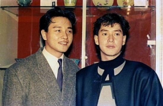 香港歌坛巨星，因车祸坐轮椅，老婆弃他不顾，如今64岁晚景凄凉！