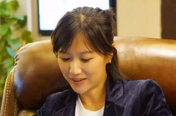 “才女”徐静蕾笔法精美，她的水平怎么样？老梁：充满着江湖气！