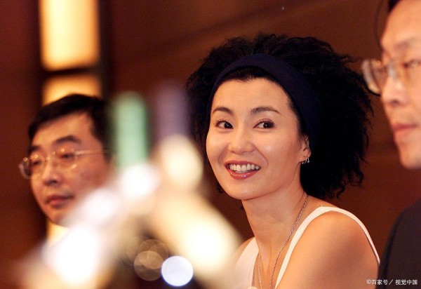 张曼玉：54岁依旧风华绝代，她是如何保持这样的状态的？