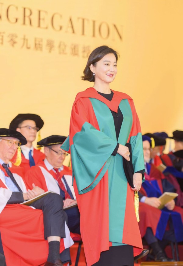 林青霞获颁香港大学名誉社会科学博士学位。（图／SWkit邓永杰摄）