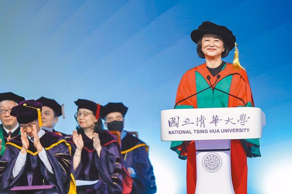 林青霞今年应邀参加清华大学2024级毕业典礼。（图／罗浚滨摄）