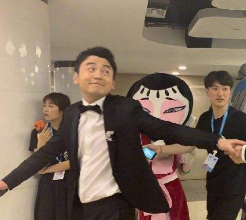 雷佳音个人简历遇见胡歌开心到飞起？雷佳音为什么那么崇拜胡歌？