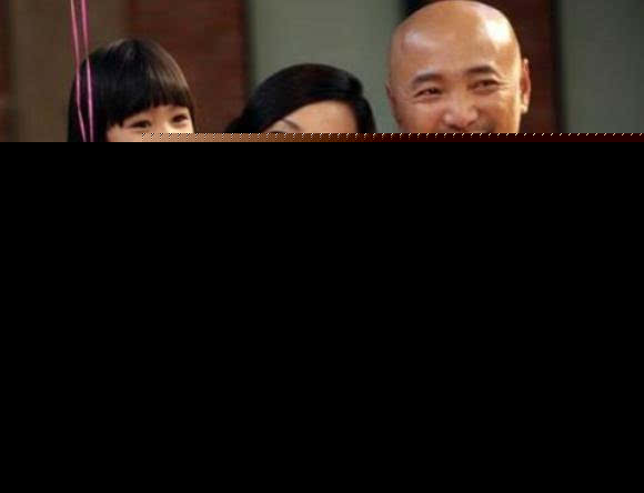 徐峥夜会美女真相曝光，徐峥头发是怎么没的老婆是谁