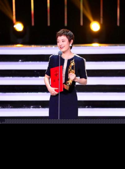 孙俪身后的伟大男人是谁？获最佳女演员，感言竟没提邓超