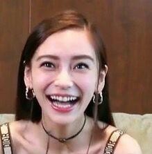 angelababy的真实照片，很难回想起她荧幕上的美颜，修图很重要！