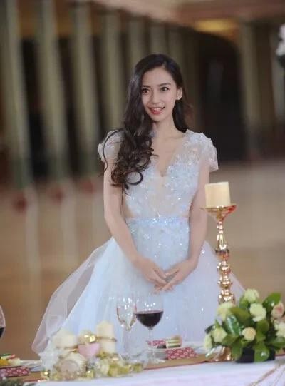 杨颖Angelababy才是娱乐圈的时尚博主！直接冲上热搜