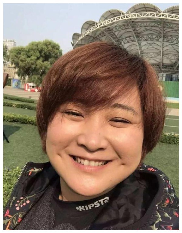 爱笑的女孩贾玲，成名背后的心酸，你只有拼命努力才能得到掌声