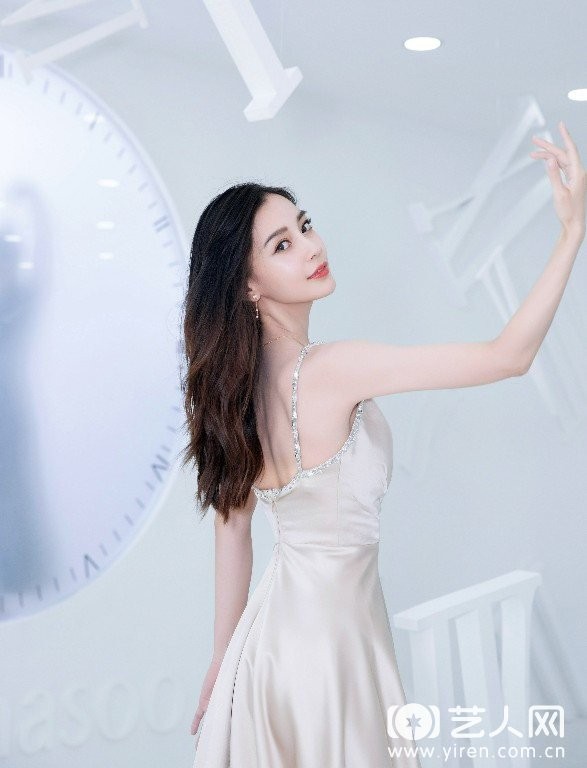 Angelababy金色礼服出席活动__(8).jpg