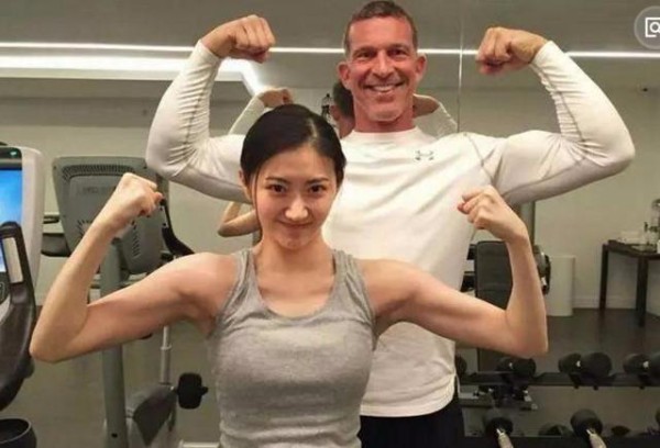 最爱秀身材的四位女星，万茜仅排第二，第1名是肌肉强壮的她！