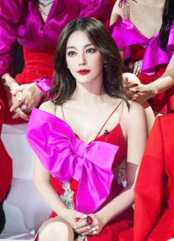 瘦为美已过时，这几位明星才叫美，盘点娱乐圈的好身材女星