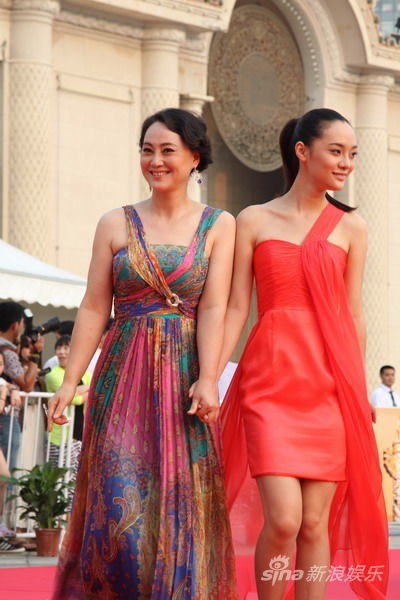 宋佳出任华表评委 女儿张楚楚惊艳红毯