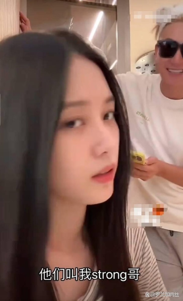黄子韬与徐艺洋同框直播