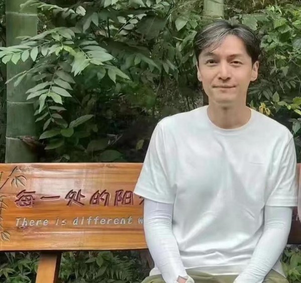 42岁胡歌患肺癌在北京住院，时日无多想多陪女儿？工作室回应了