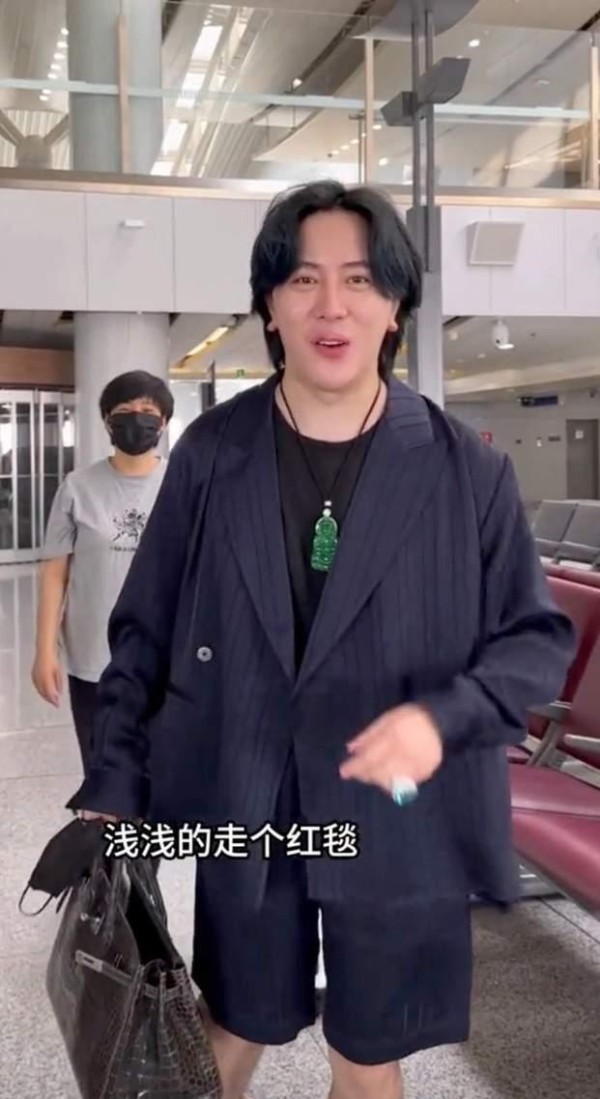 网红王红权星被封号？曾去戛纳走红毯，全身打扮不达8位数不出门