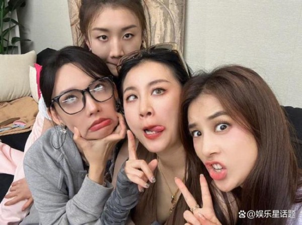 集体扮丑！陈梦黄圣依大合影，奥运冠军跨界综艺 体育圈与娱乐圈梦幻联动