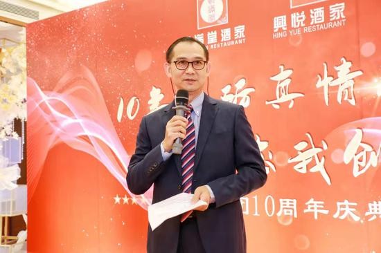 兴悦集团创始人、香港著名厨皇刘伟良先生致开幕词