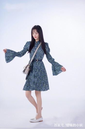 杨幂《明星制作人》主题穿搭挑战即将收官，再现“时尚带货女王”
