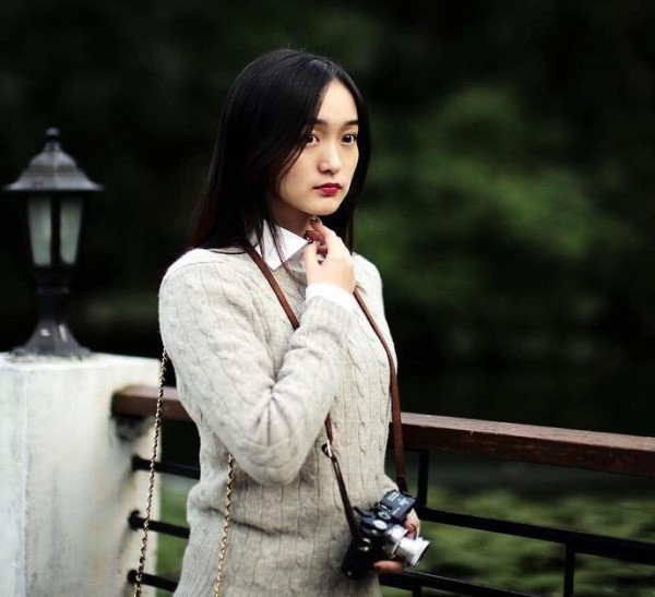何泓姗五官撞脸两位女明星，她可以在娱乐圈达到她们的地位吗？