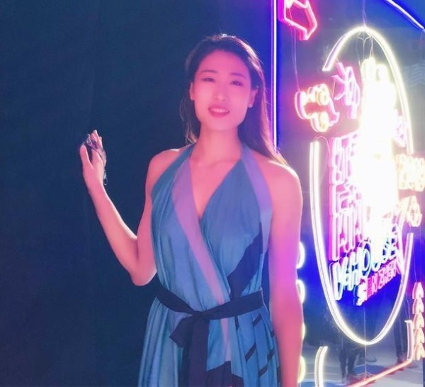 女排全明星红毯秀，一名将衣着被点赞，风情万种演绎到极致