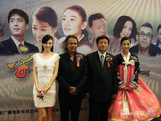 电影《平壤之约》北京首映礼上刘冬与朝方导演演员合影