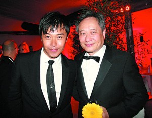 陈思成在戛纳还逮住机会与李安合影