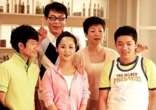 杨紫打败热巴，获星光盛典年度人气女演员，网友：实至名归