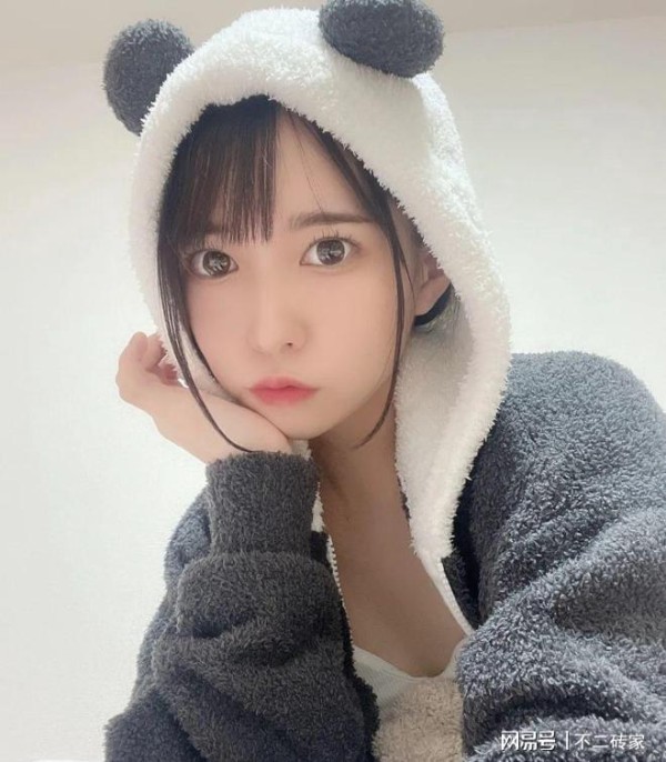 女偶像出道岛国片，清纯可爱的女学生，双马尾必杀技