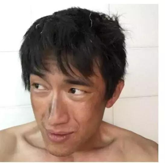 有颜值就是任性，明星们那些自黑到可怕的自拍照！