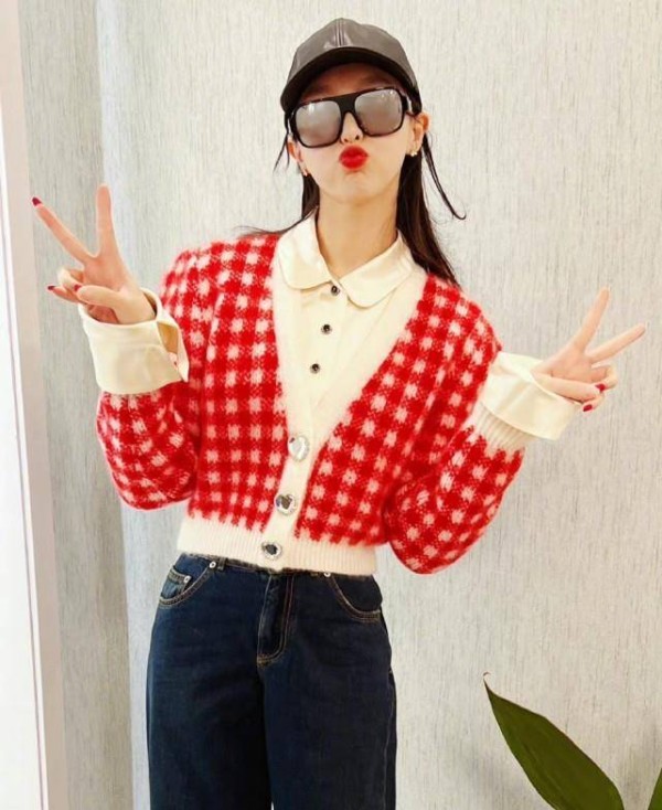 三位女星同天晒美照，唐嫣可爱，宋茜粉美，angelababy最真实！