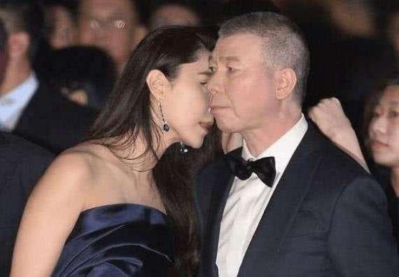 范冰冰和冯小刚那些亲密的瞬间，比现在男友李晨的还要多！