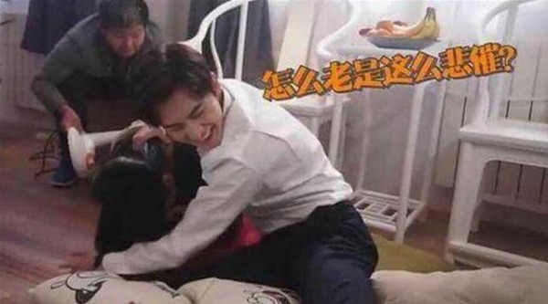 明星拍完亲热戏是什么样的?赵丽颖捂住双脸,有的顺势扑进男主怀里